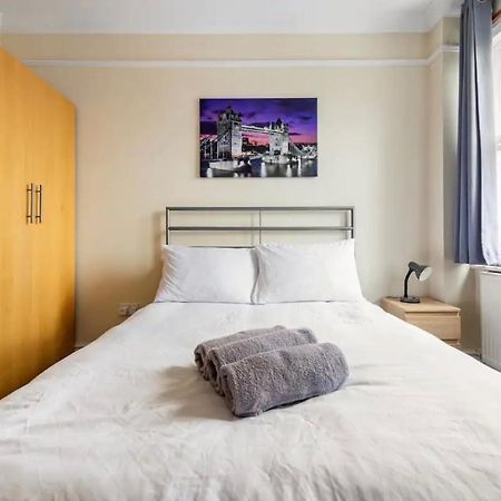Lovely 3-Bed 20 Minutes To Central London Eksteriør bilde